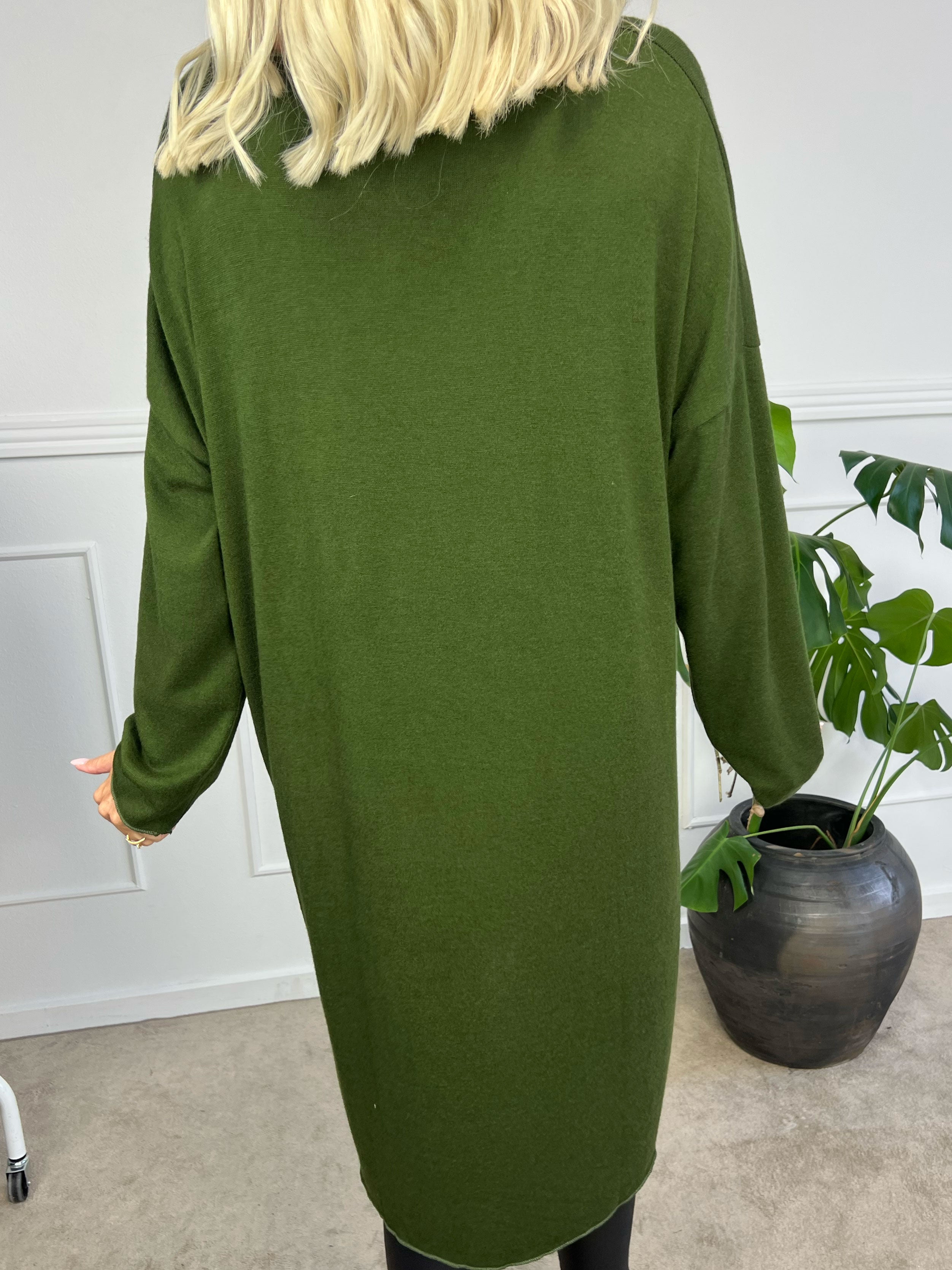 Lucia - Blød kjole i viskose med print af sølv hjerter og skrift